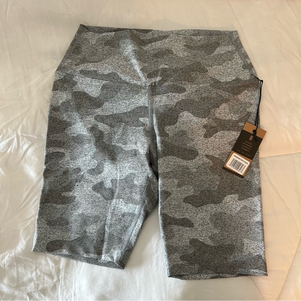 NWT NOBULL High-Rise 8” Camo Biker Shorts Size Small